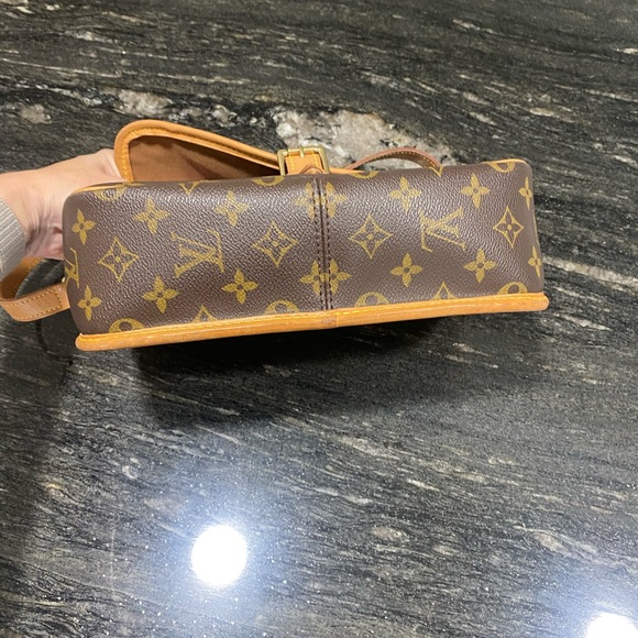 Louis Vuitton sologne purse - Picture 5 of 16